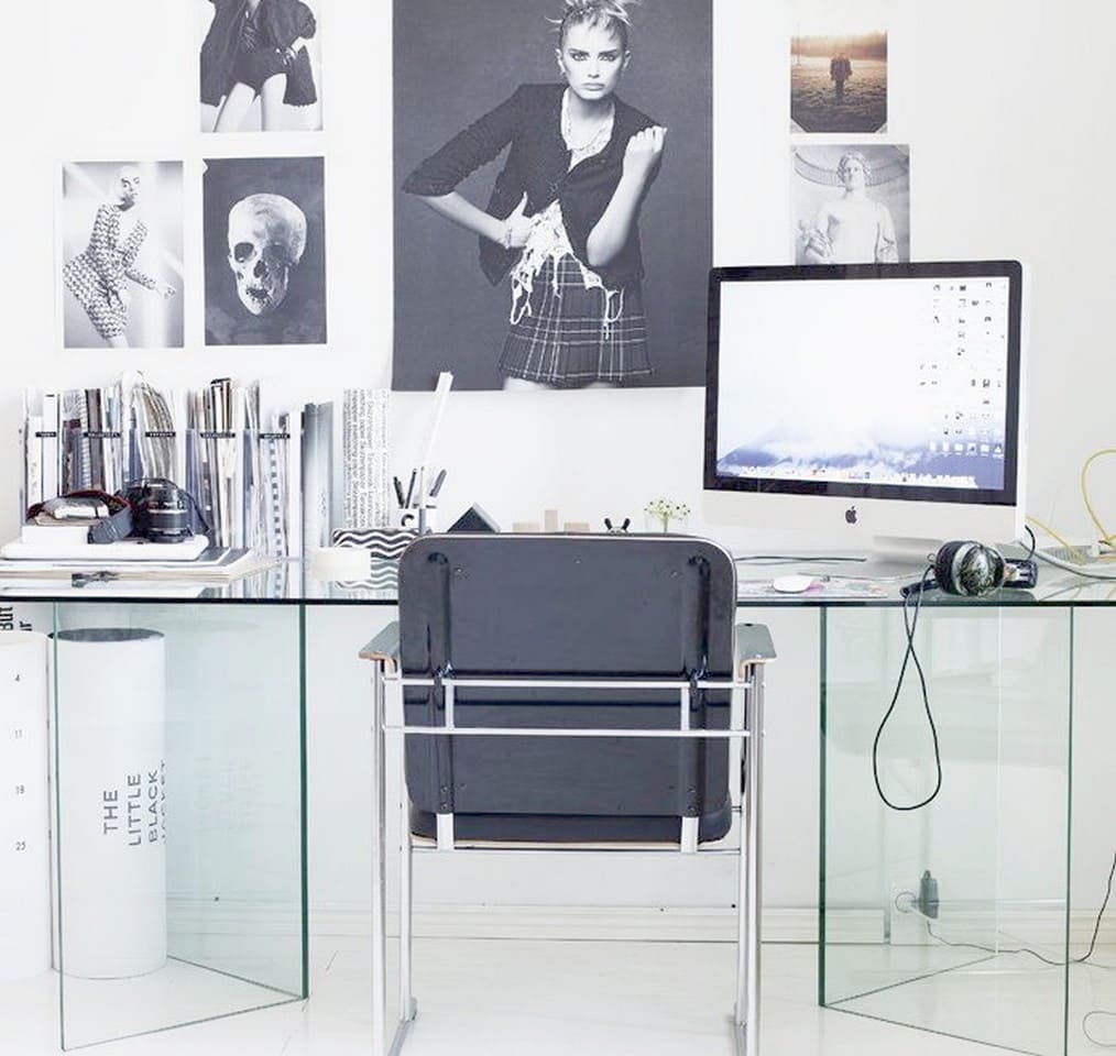 Las oficinas con escritorios de cristal son una tendencia muy marcada en la  nuevas decoracione…